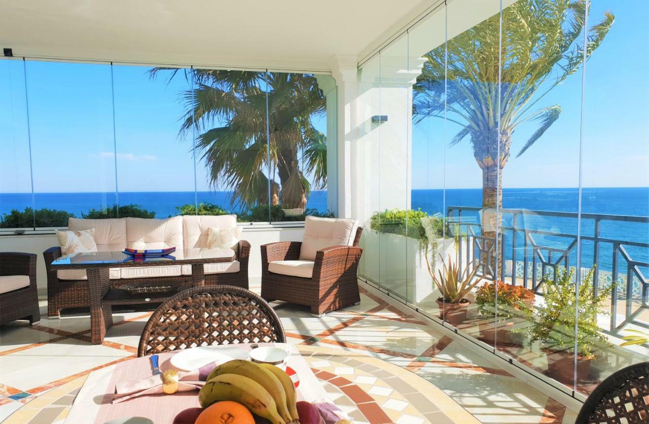Luxury Apartment Frontal To The Sea In Estepona Doncella Beach エクステリア 写真