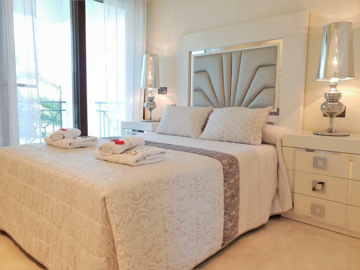 Luxury Apartment Frontal To The Sea In Estepona Doncella Beach エクステリア 写真
