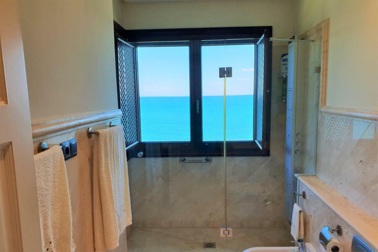Luxury Apartment Frontal To The Sea In Estepona Doncella Beach エクステリア 写真