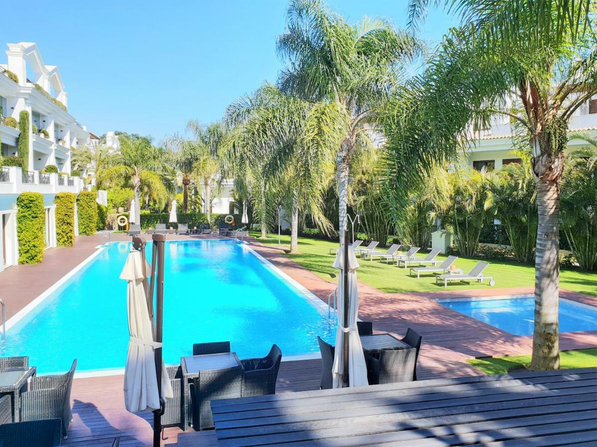 Luxury Apartment Frontal To The Sea In Estepona Doncella Beach エクステリア 写真