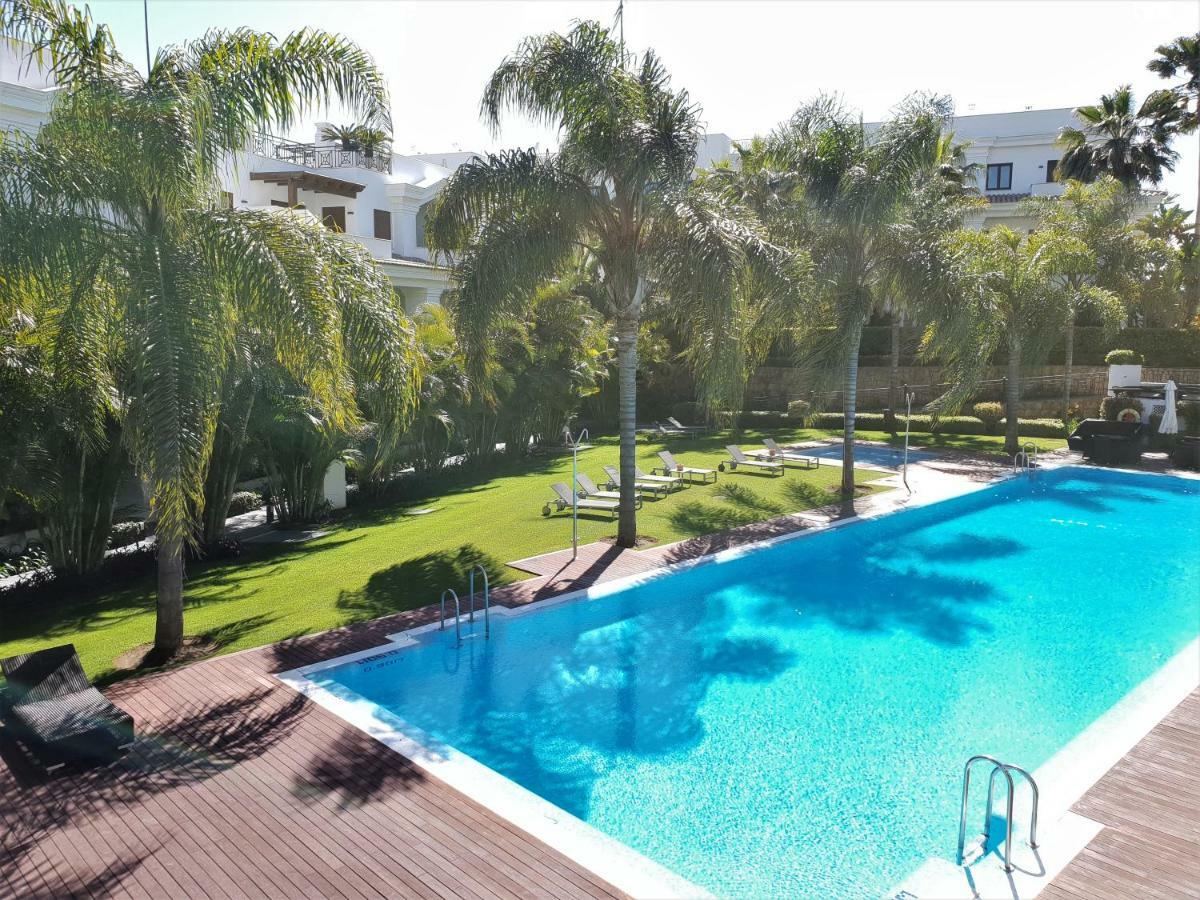 Luxury Apartment Frontal To The Sea In Estepona Doncella Beach エクステリア 写真