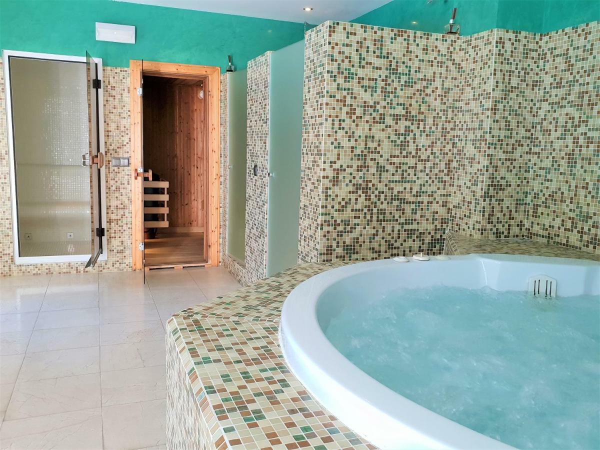 Luxury Apartment Frontal To The Sea In Estepona Doncella Beach エクステリア 写真