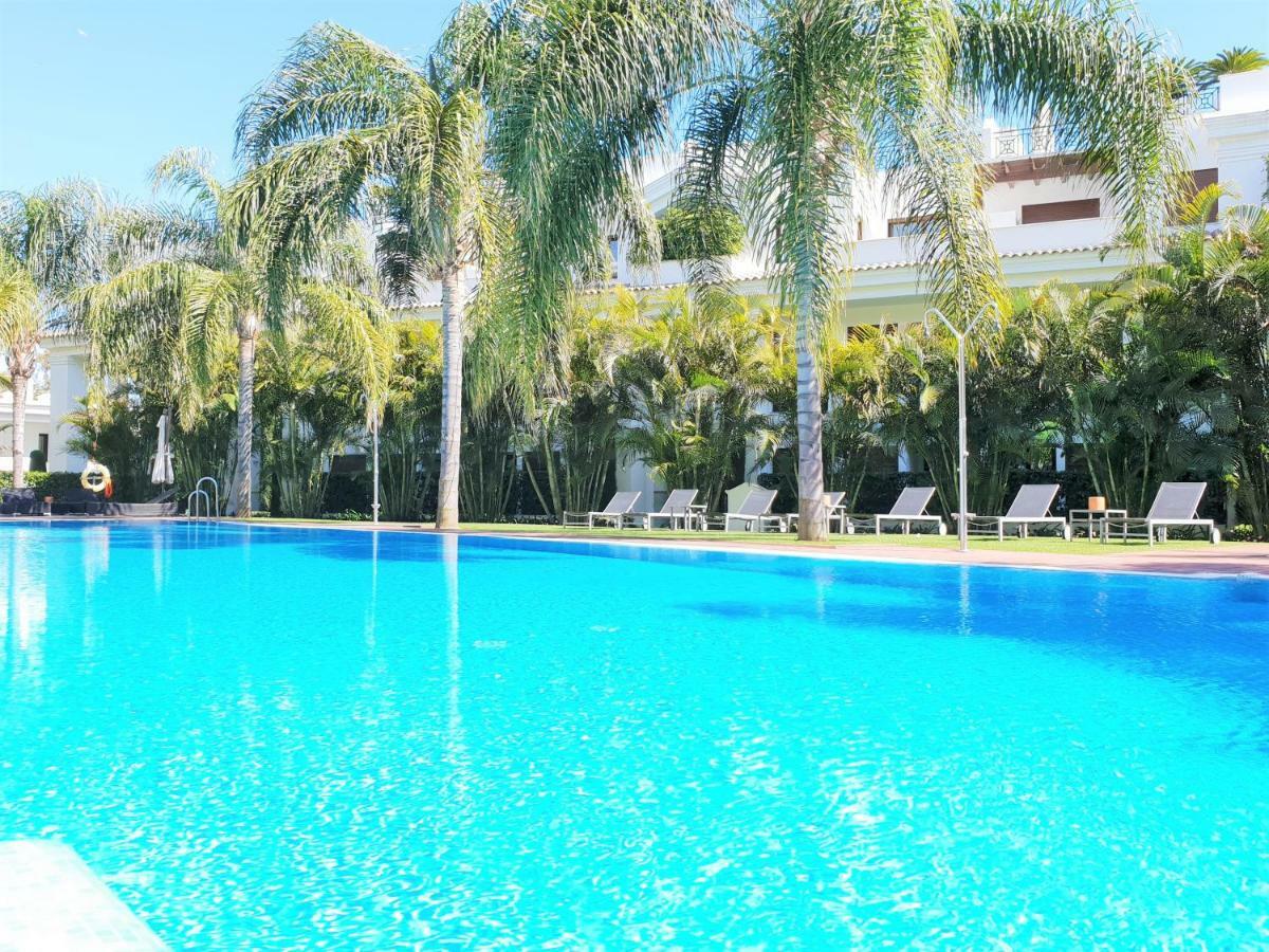 Luxury Apartment Frontal To The Sea In Estepona Doncella Beach エクステリア 写真