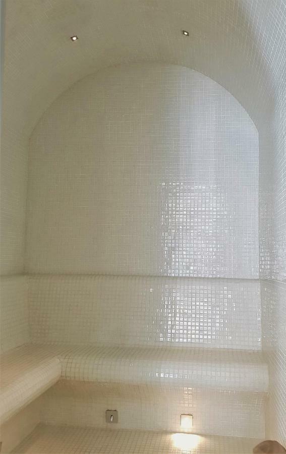 Luxury Apartment Frontal To The Sea In Estepona Doncella Beach エクステリア 写真
