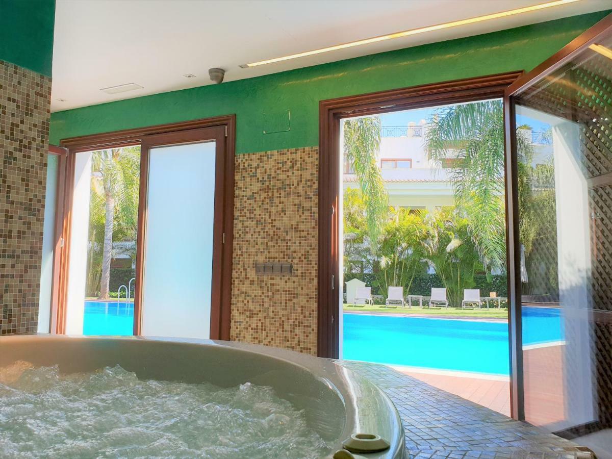 Luxury Apartment Frontal To The Sea In Estepona Doncella Beach エクステリア 写真